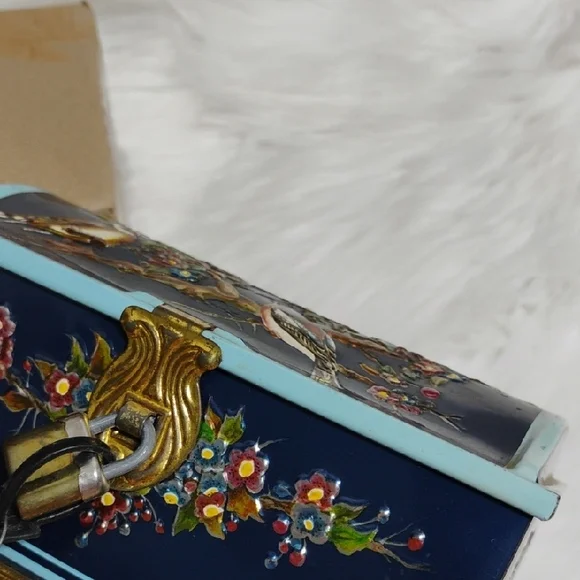 Linette Thin Metal Hand-Painted Floral & Bird Decor Print Box W Lock/Keys (BX80) - Picture 12 of 15